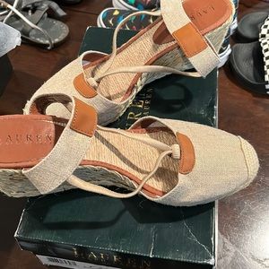 Ralph Lauren Cala 9.5 used Nat/gold shimmer with tan leather accents